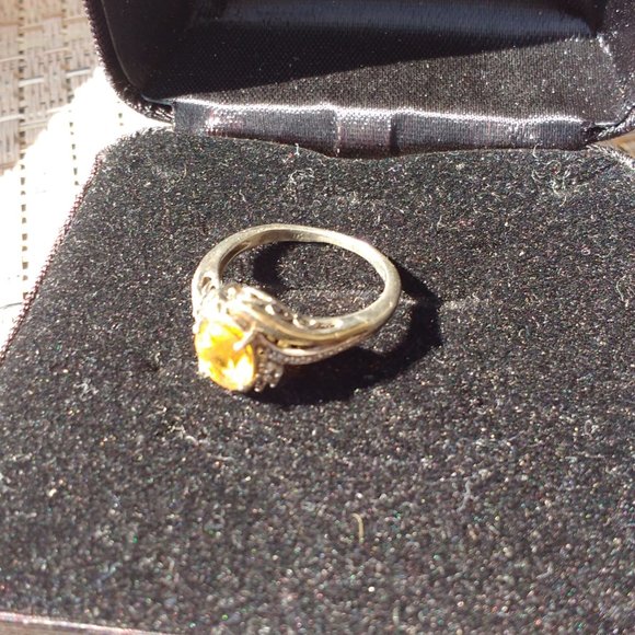 Beautiful 10k and 925 Oval Citrine Ring - Picture 5 of 11